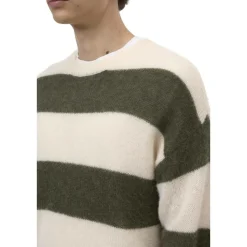 Gestreifter Pullover