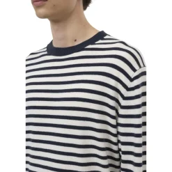 Gestreifter Pullover