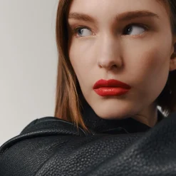 Glänzender Lippenstift Silky, Rouge Casaque