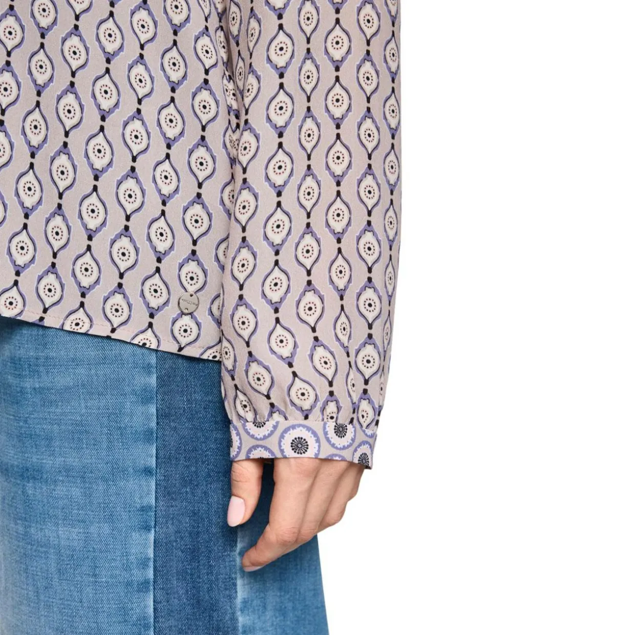 Luftige schluppen-bluse mit volant