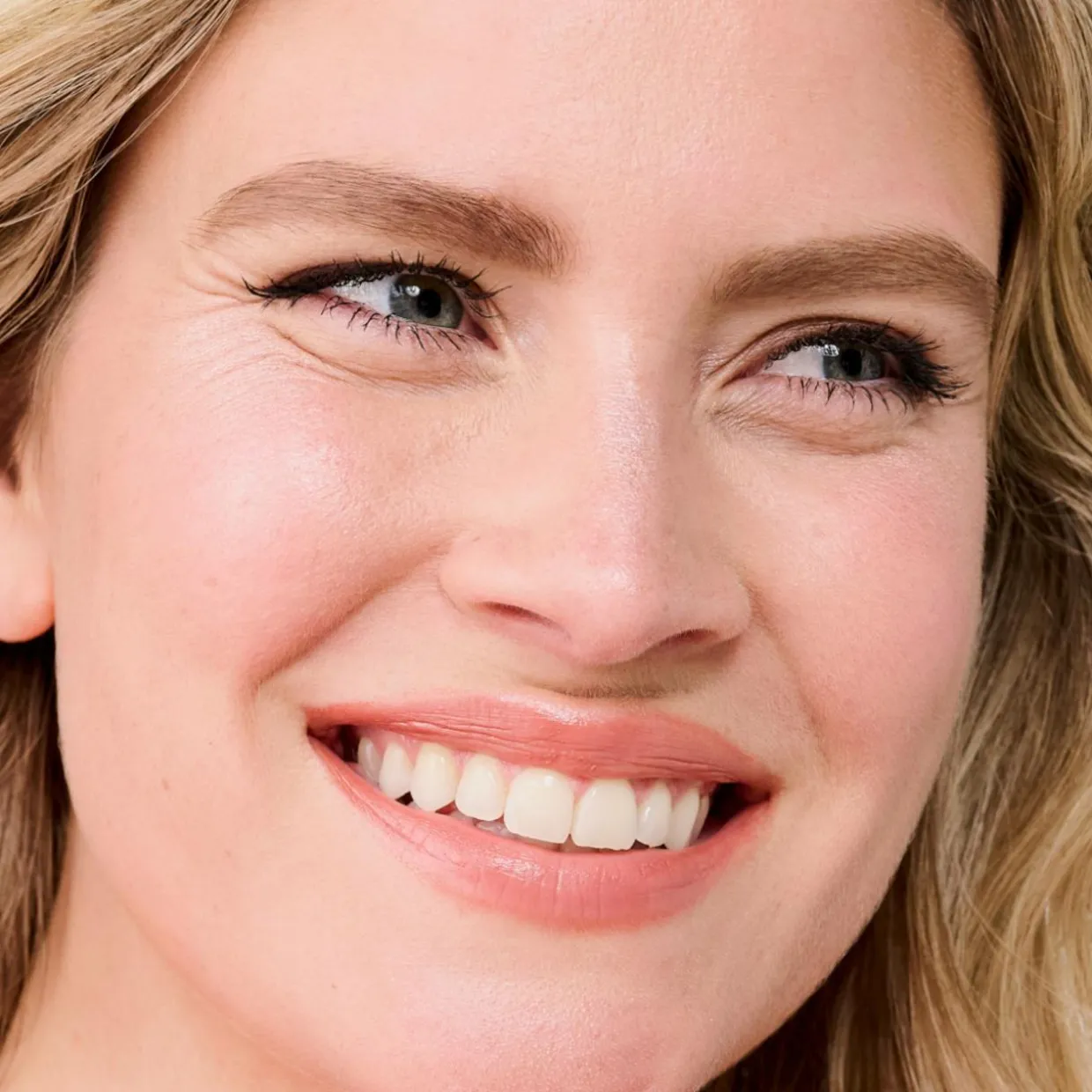 Mighty Fine Brow Pen - Superfine triple tip brow pen