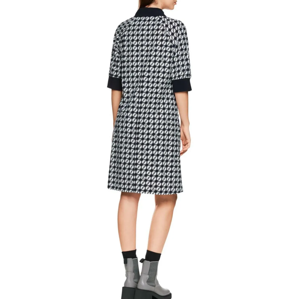 Print-Kleid aus Scubajersey