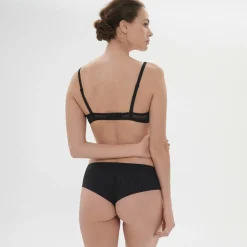 Shorty Intrigue