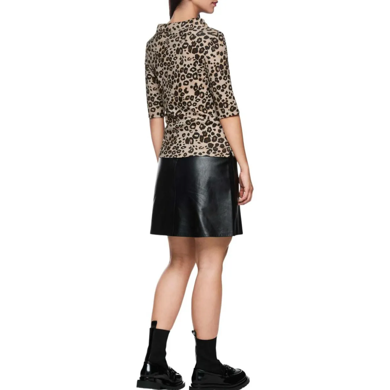 Trendiges t-shirt mit leo-print