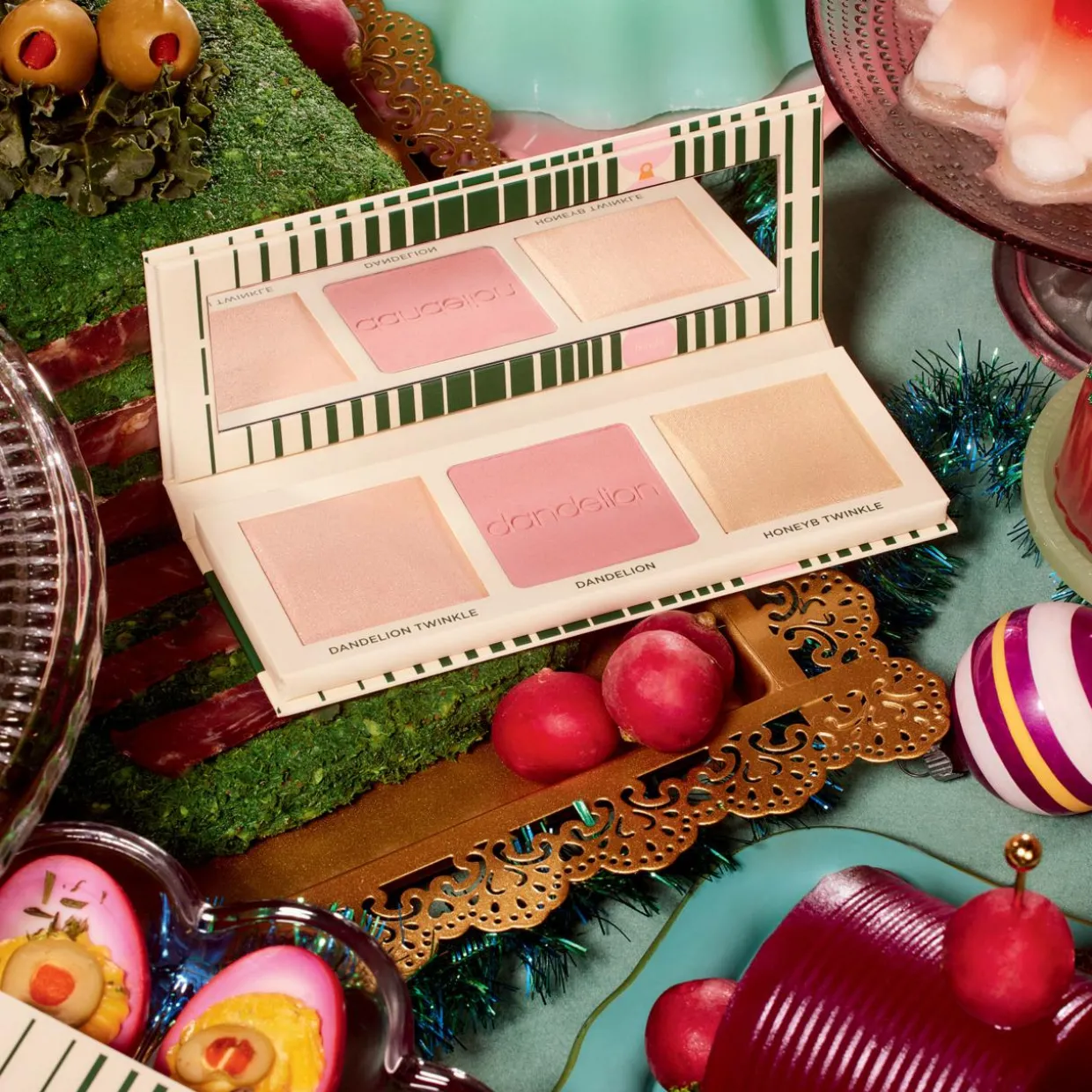 Twinkle 'n Jingle Limited Edition Palette – Blush & Highlighter in Full-Size